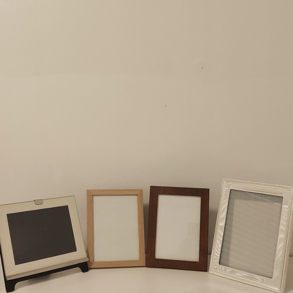 Bundle of photo frames